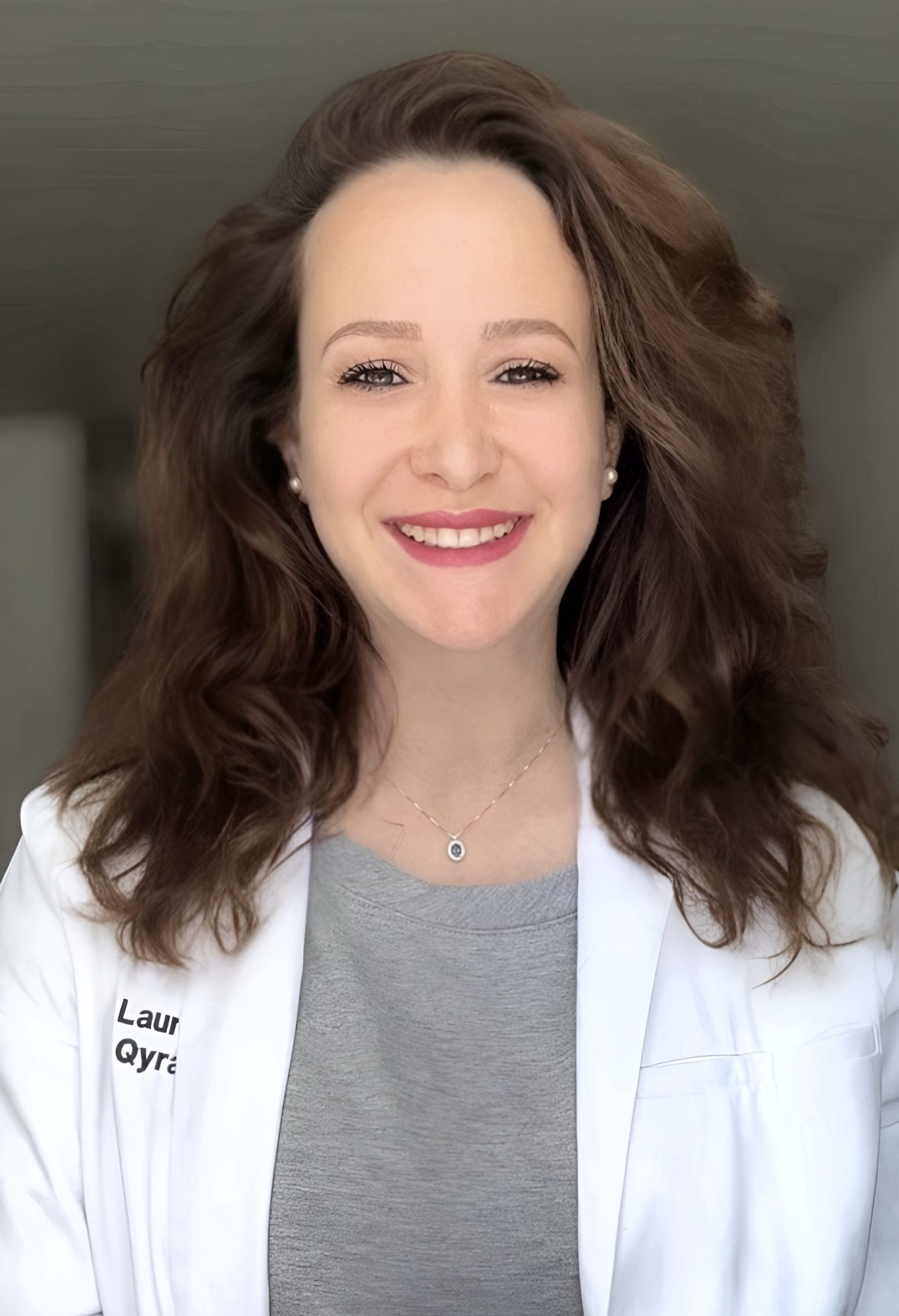 Laura Qyra, provider